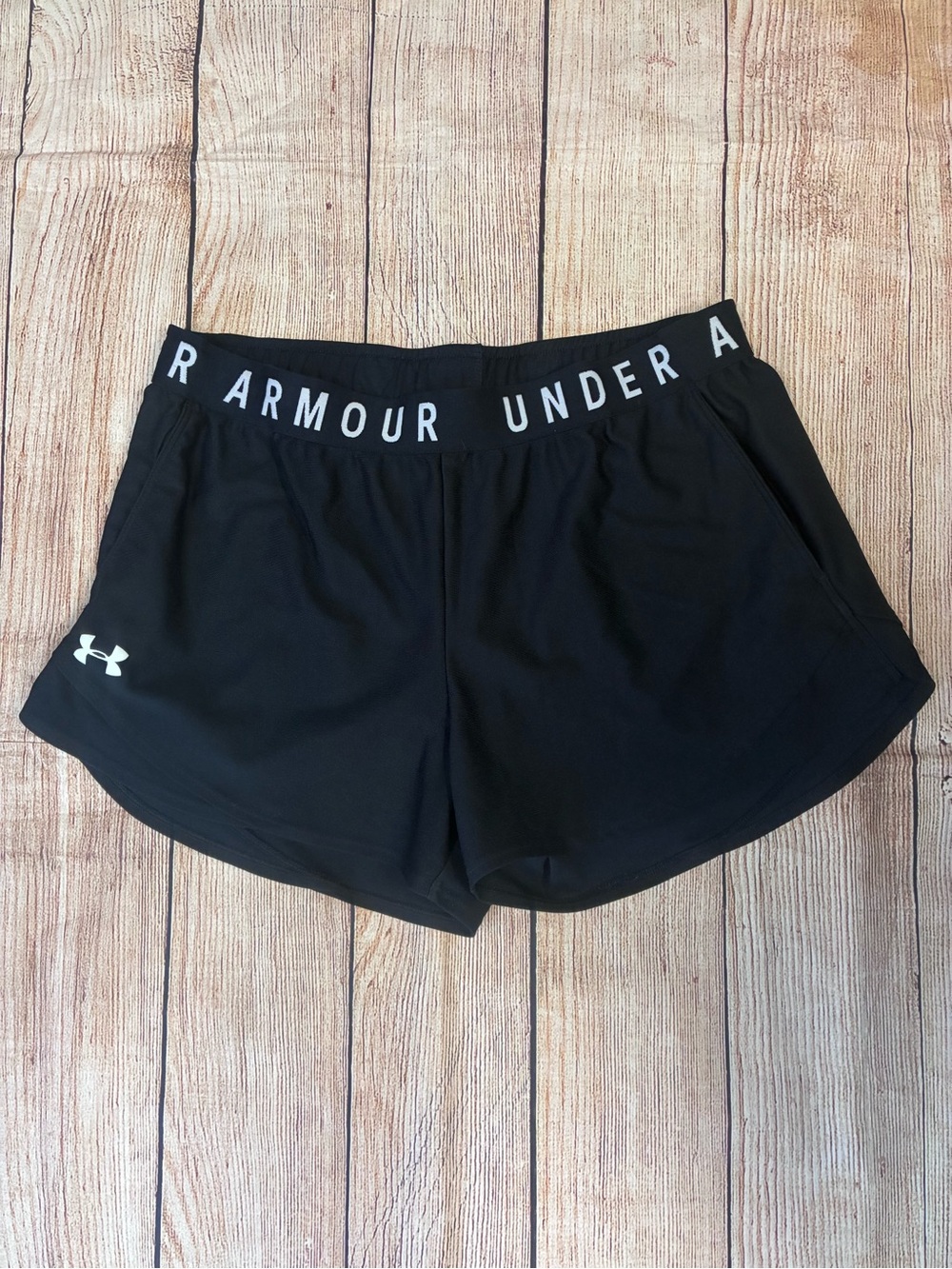 Under Armour Women Shorts Size Large